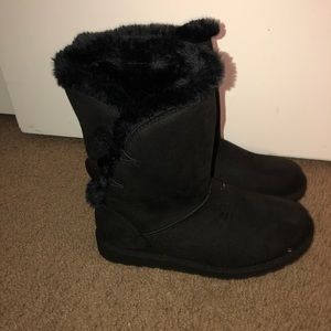 New black warm winter boots